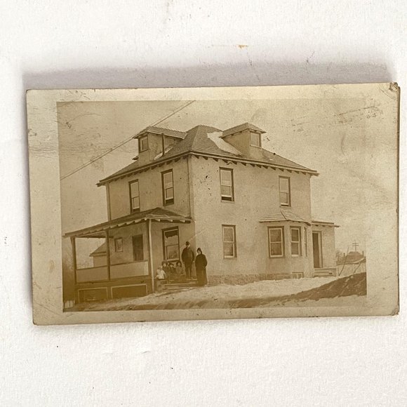 RPPC c1920 House Family of 6 Snow Coats 1Cent Washington Stamp Divided Postcard - Picture 2 of 7
